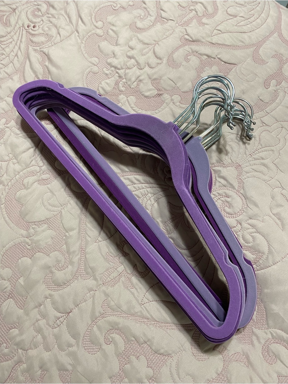 Non-Slip Velvet Clothes Hangers in Lavender- Set of 18